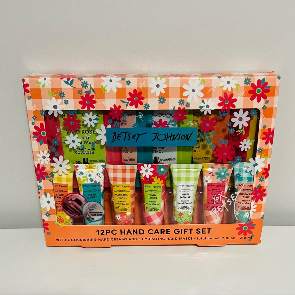Betsey Johnson Hand Care Set